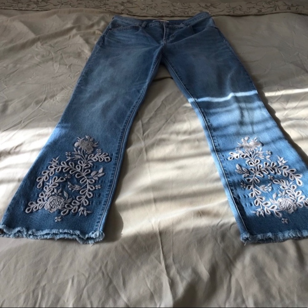 Johnny Was cropped boot cut
embroidered jeans